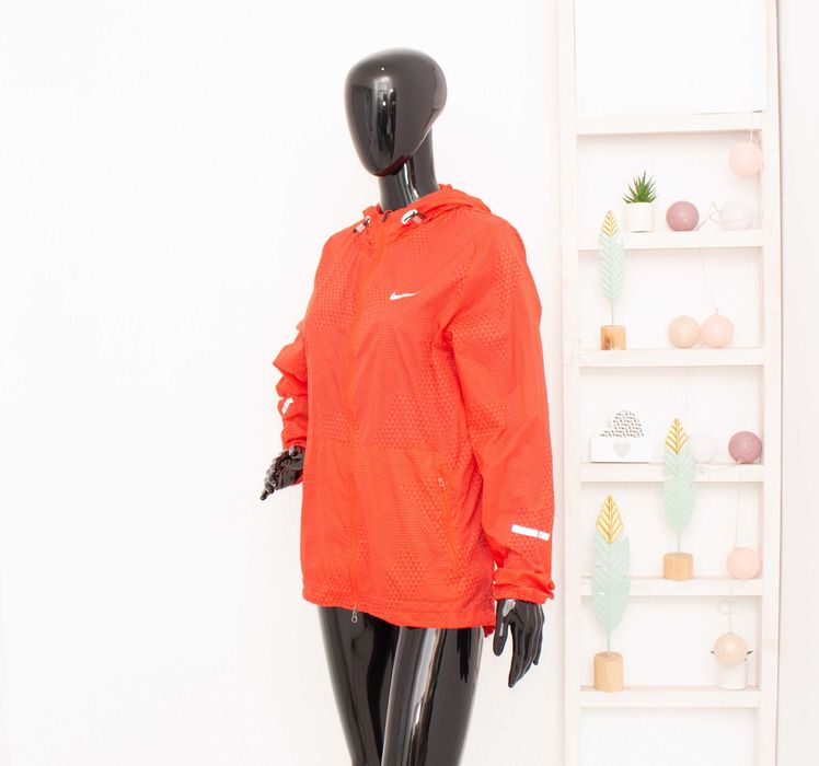Nike оригинално дамско яке червено тип ветровка за бягане S