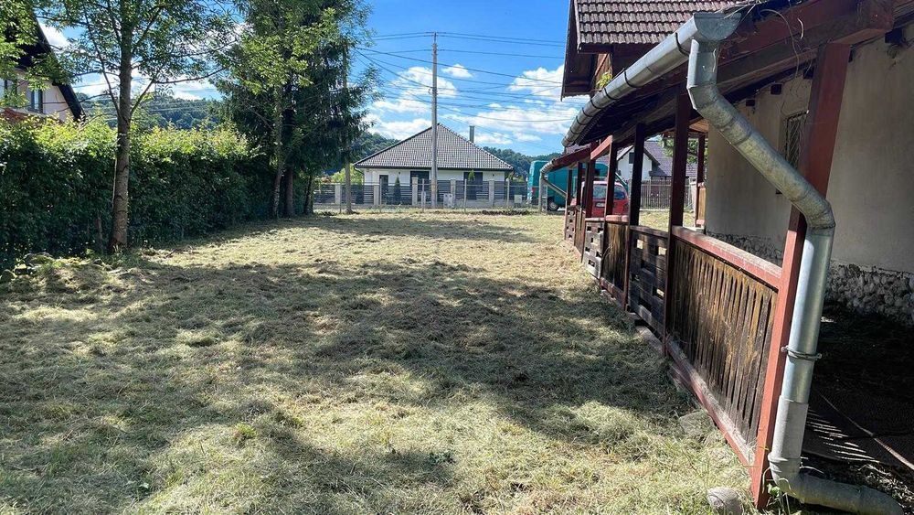 Casă de vacanță cu teren de 1000 mp.