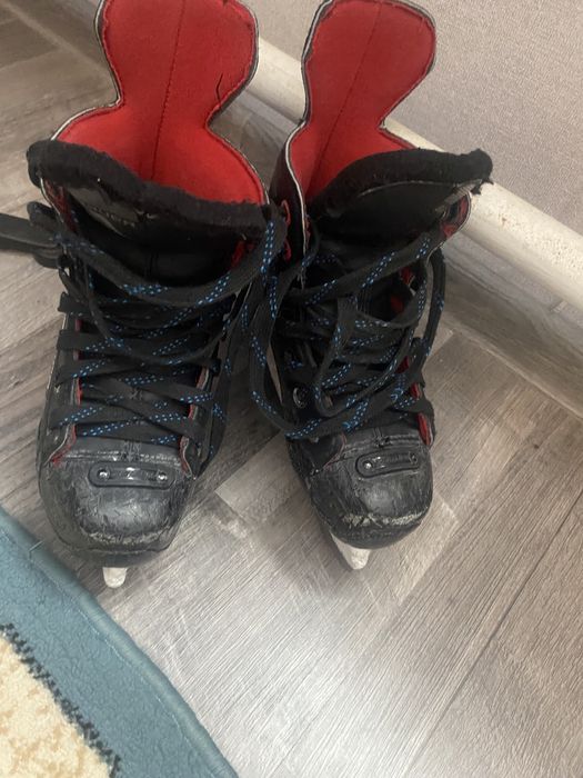 Коньки хоккейные