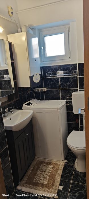Închiriez apartament cu 4 camere decomandat în Nicolina la bulevard.