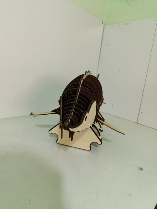 Осетр с местом для бутылки вина