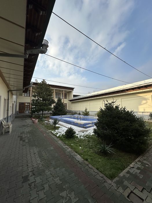 Katta hovli sotiladi Nazarbek da /  дом продаётся