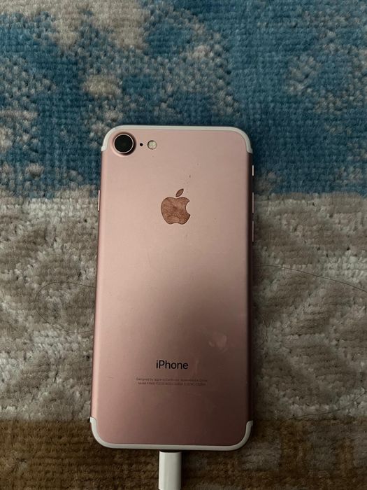 Продам Iphone 7.
