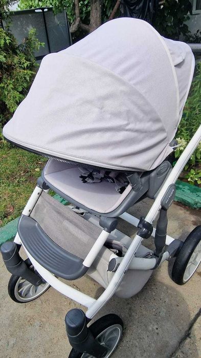 Продам детскую коляску 3в 1