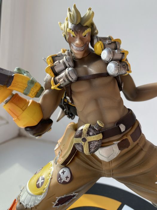 Колекционная аниме фигурка