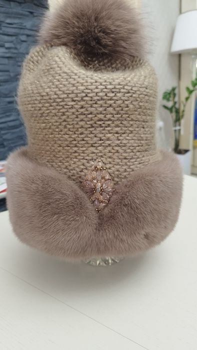 Зимняя  красивая шапка