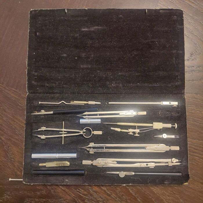 Руски пергели с кутия