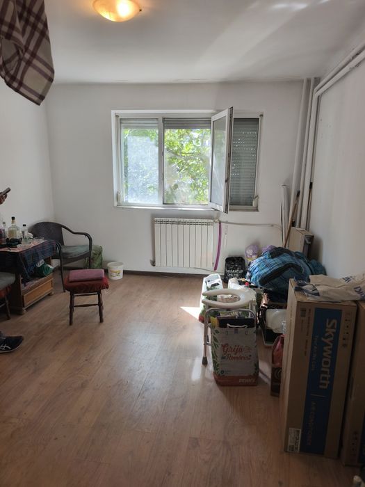Vând garsonieră,25 mp.,la parter.str.Uzinelor,Nr.4