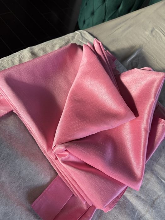 Draperii roz satin
