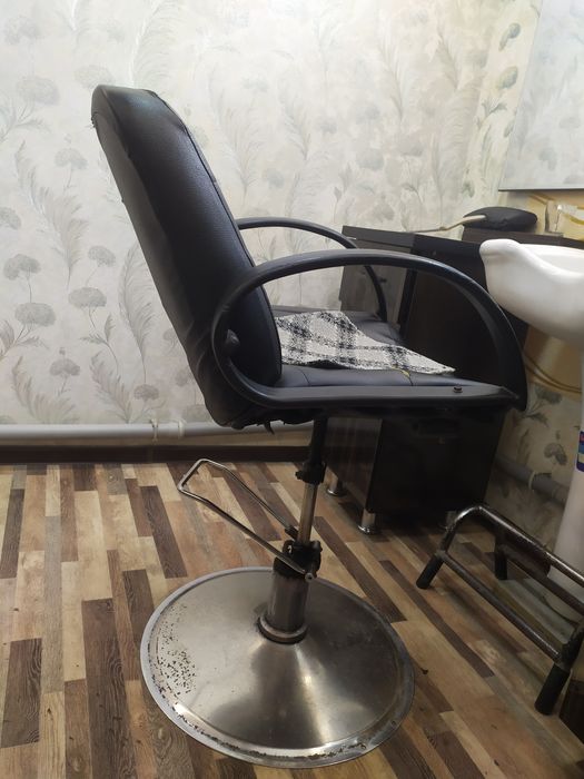 Кресло сотилали холати уртача 400 минг сум устига кожа килиб ишлатасла