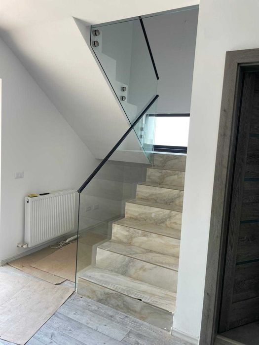 Balustrada de sticla pentru scari si balcoane