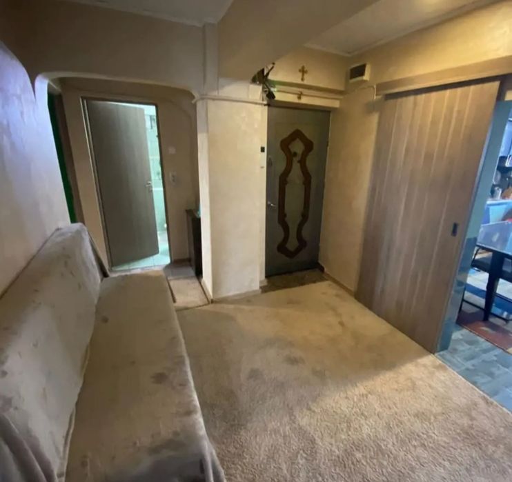 Vand urgent apartament 4 camere.