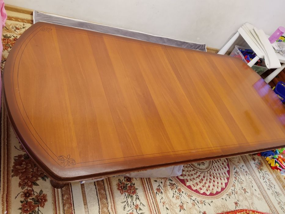 Стол. Обеденный. Прочный