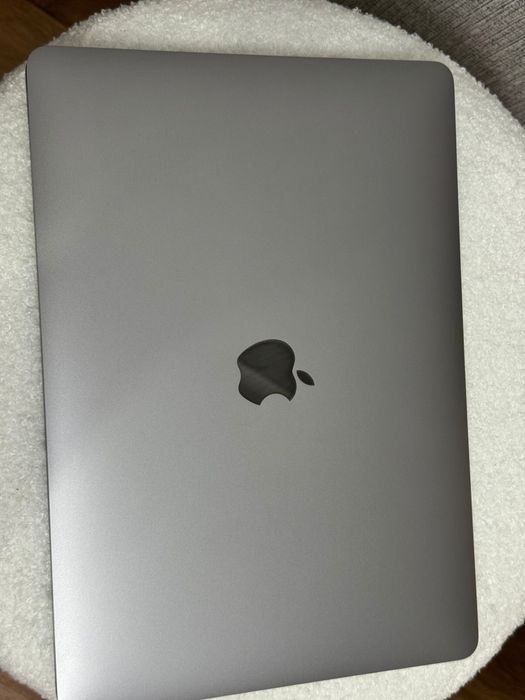 Продам Mac Book.