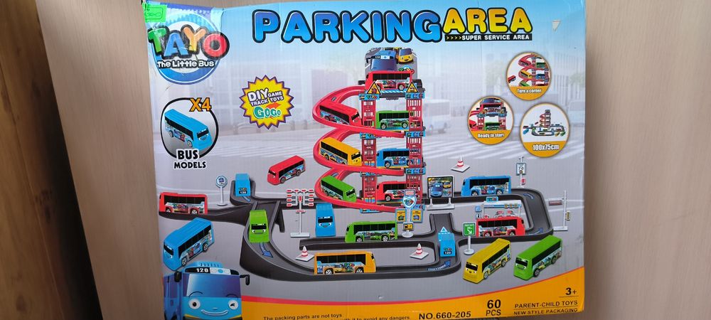 Гибкий трэк с машинками и паркинг