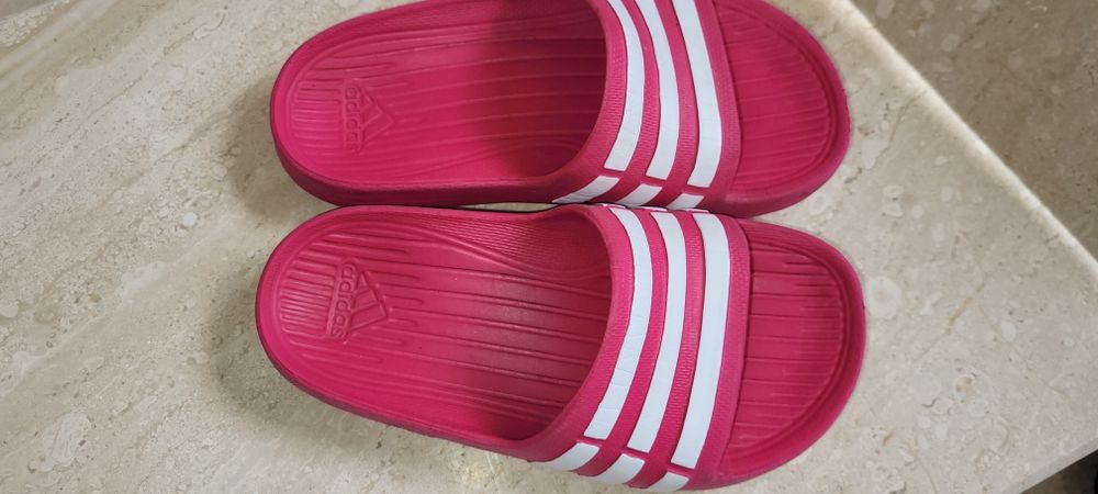 Papuci Adidas, pt fetițe, roz, mr.10, transport gratuit azi