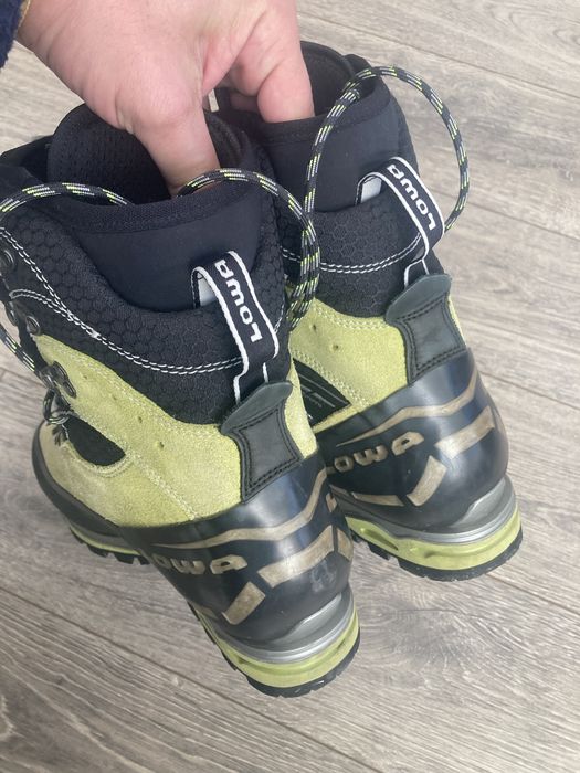 Bocanci iarna Lowa 40 prindere coltari