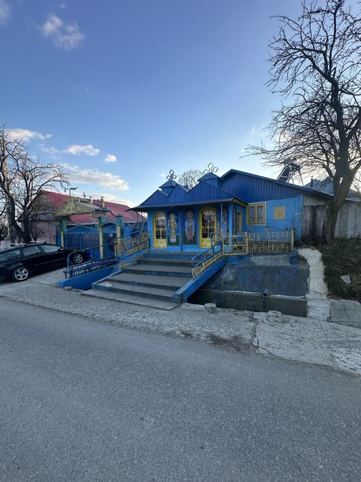 Vand casa si teren aferent
