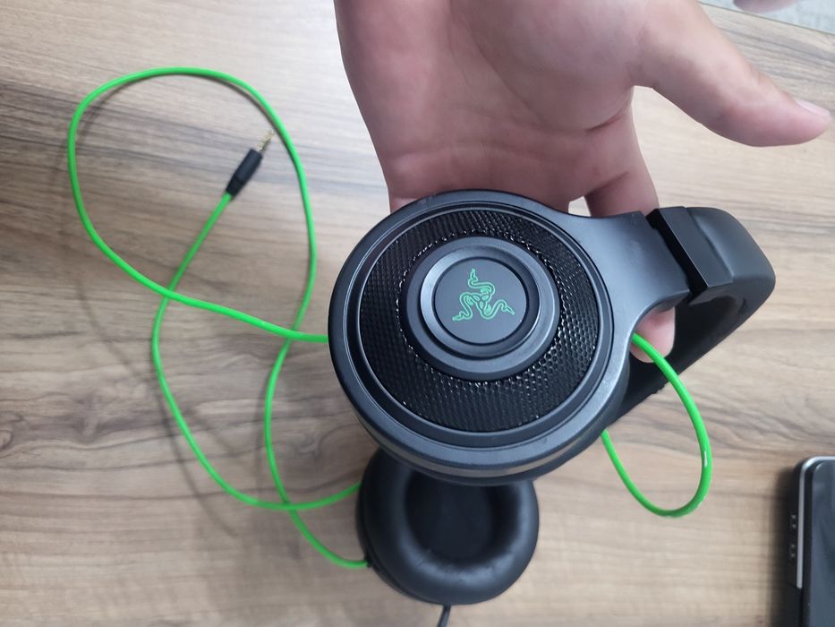 Наушники Razer Kraken Essential черный
