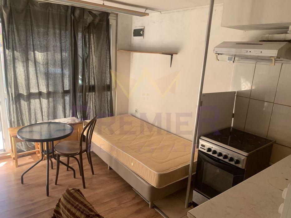 Дава се под наем Едностаен апартамент в Варна, Център - 25 кв.м за 255 € - Снимка #2