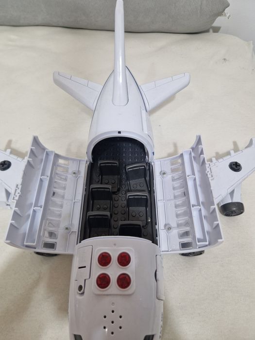 Avion cu locuri detasabile