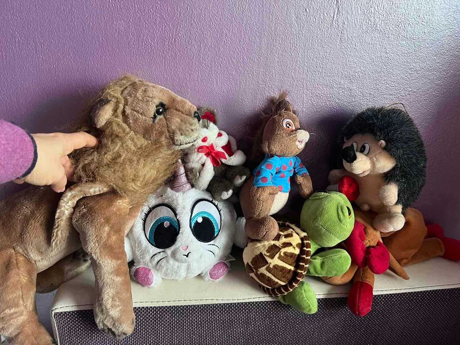 мноого плюшени играчки