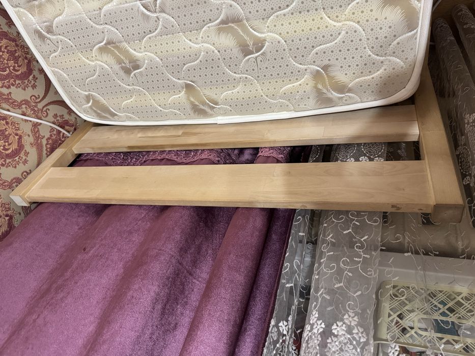 Кровать для спальной комнаты