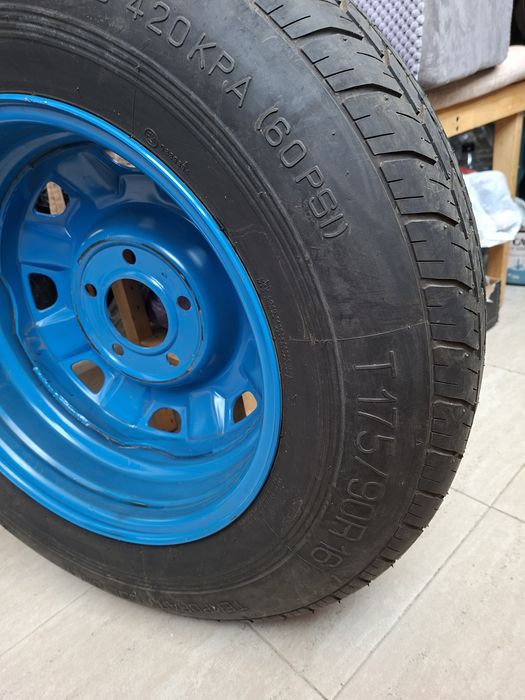 Резервна гума Т 175 90 R 16 за бус