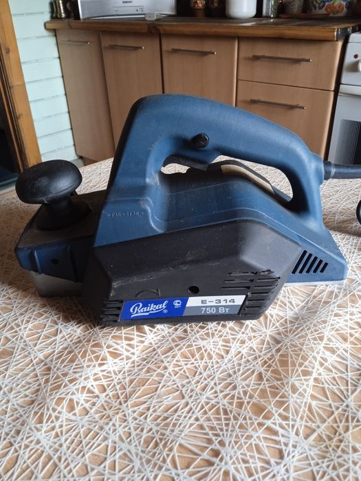 Электрический рубанок