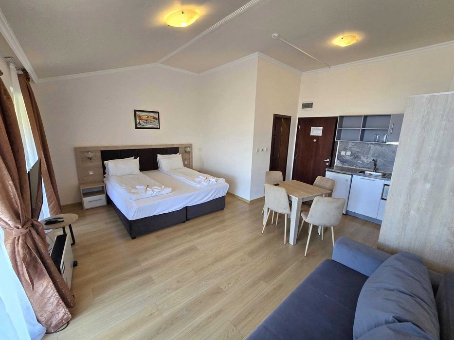 Просторно студио с тераса за продажба в Green Wood, Разлог