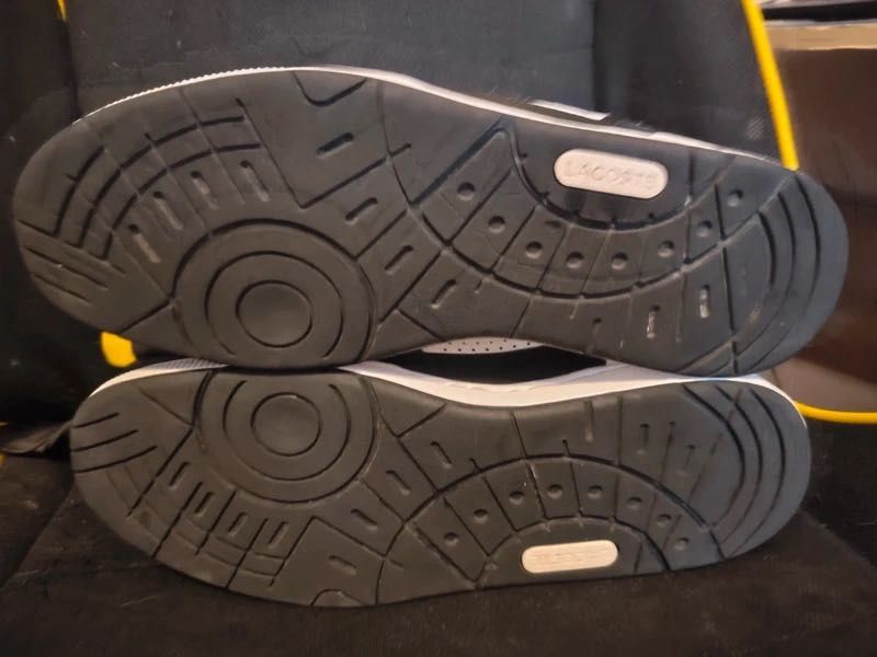 Vând sneakers Lacoste mărimea 46