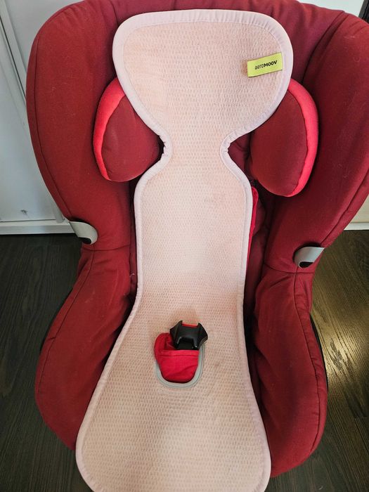 Детско столче за кола Bebe Confort Axiss (9-18 кг) + подарък