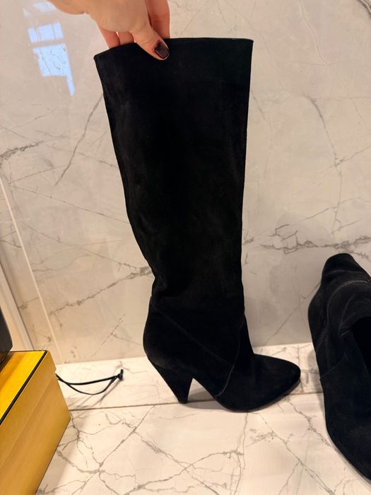 Ботуши от естествен велур.