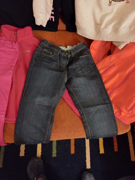 Продавам дрехи момиче