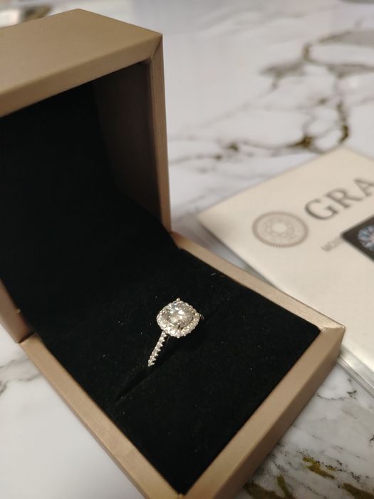 Продается муассанит бриллиант