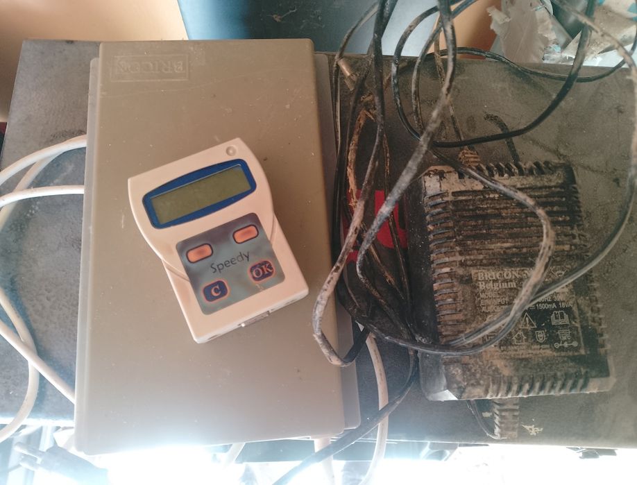 Ceas bricon,trapa și incarcator