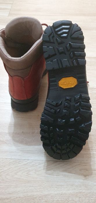 Vând bocanci iarna millet