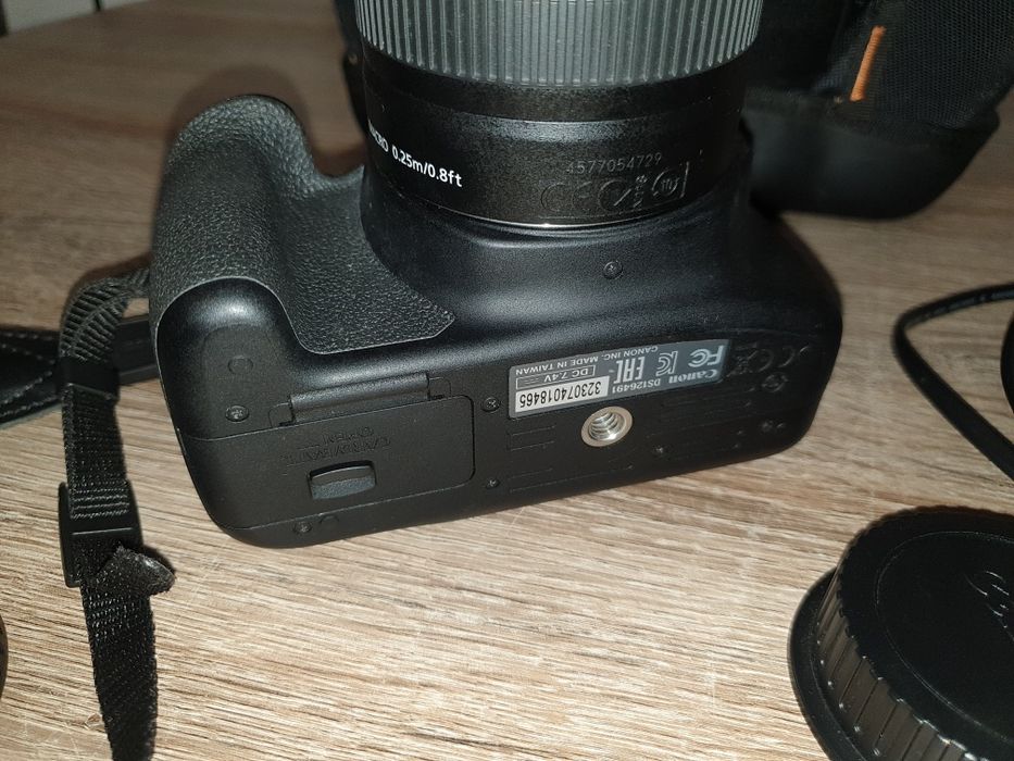 Aparat foto dslr canon eos 1200d ca nou