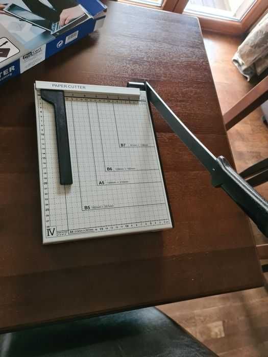 Vand ghilotina hartie