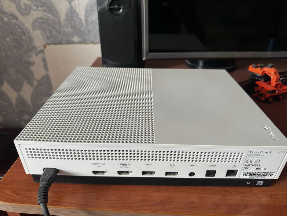 Продам Xbox One S