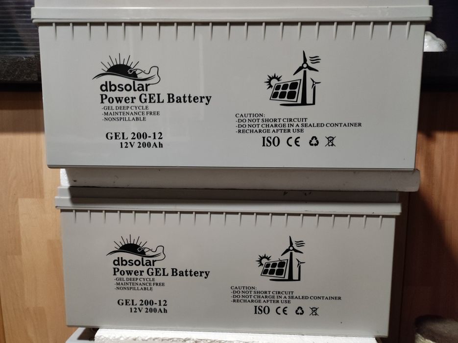 De vânzare 4 acumulatori gel 12v, 200Ah,  pt sistem fotovoltaic.