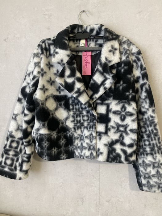 Дамско късо палто тип сако