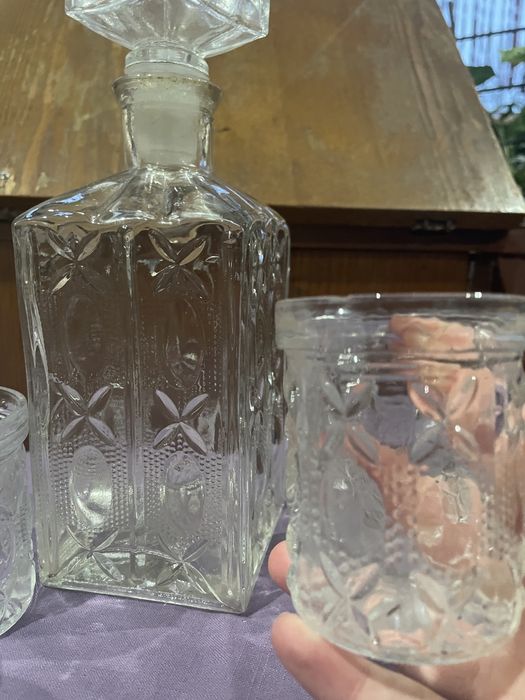 Сервиз/ Комплект за уиски- 6 бр. Чаши + гарафа/ бутилка