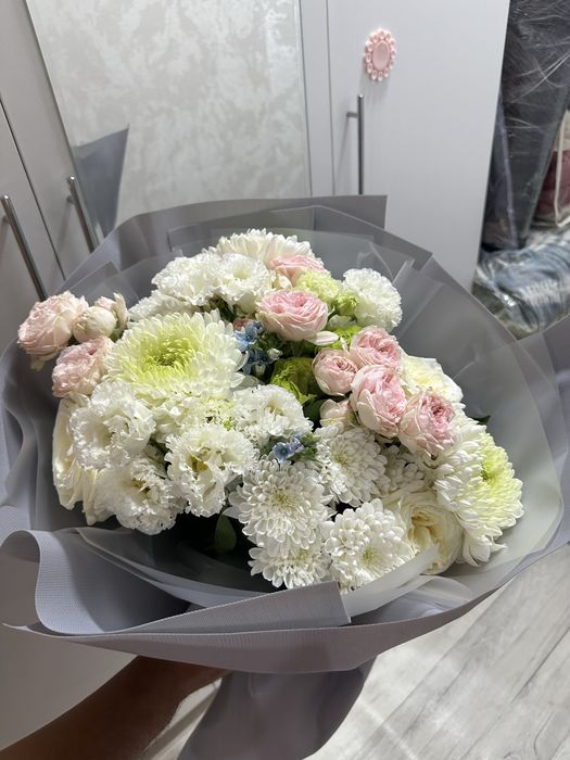 Цветы только сегодня дали вечером