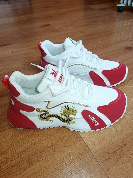 Продам кроссовки