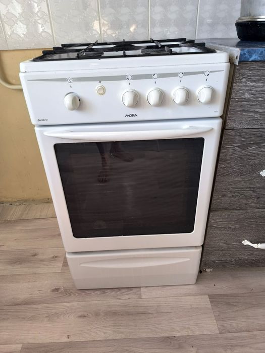 Продам газ плиту