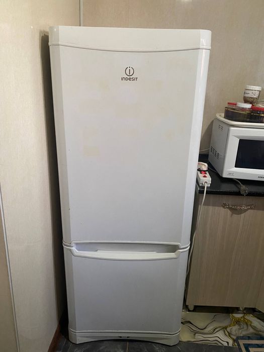 Холодильник indesit