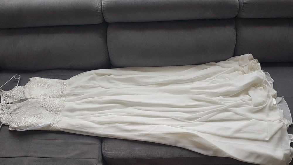 Бяла сватбена рокля, размер S булчинска