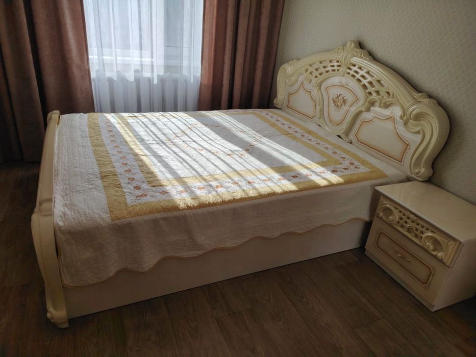 Продам спальный гарнитур
