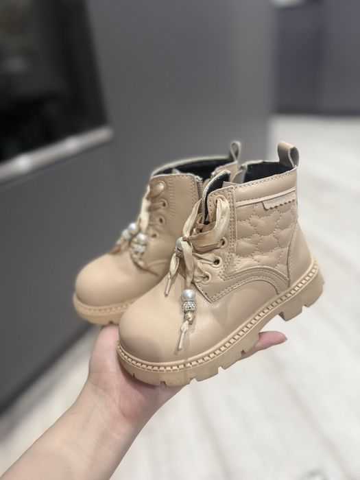 Продам детскую обувь